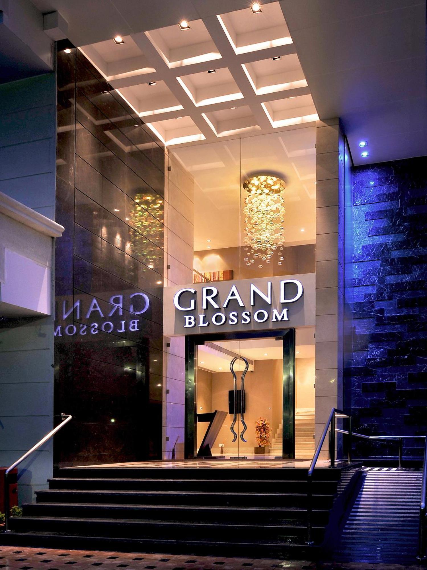 Radisson Mumbai Goregaon Hotel Exterior photo